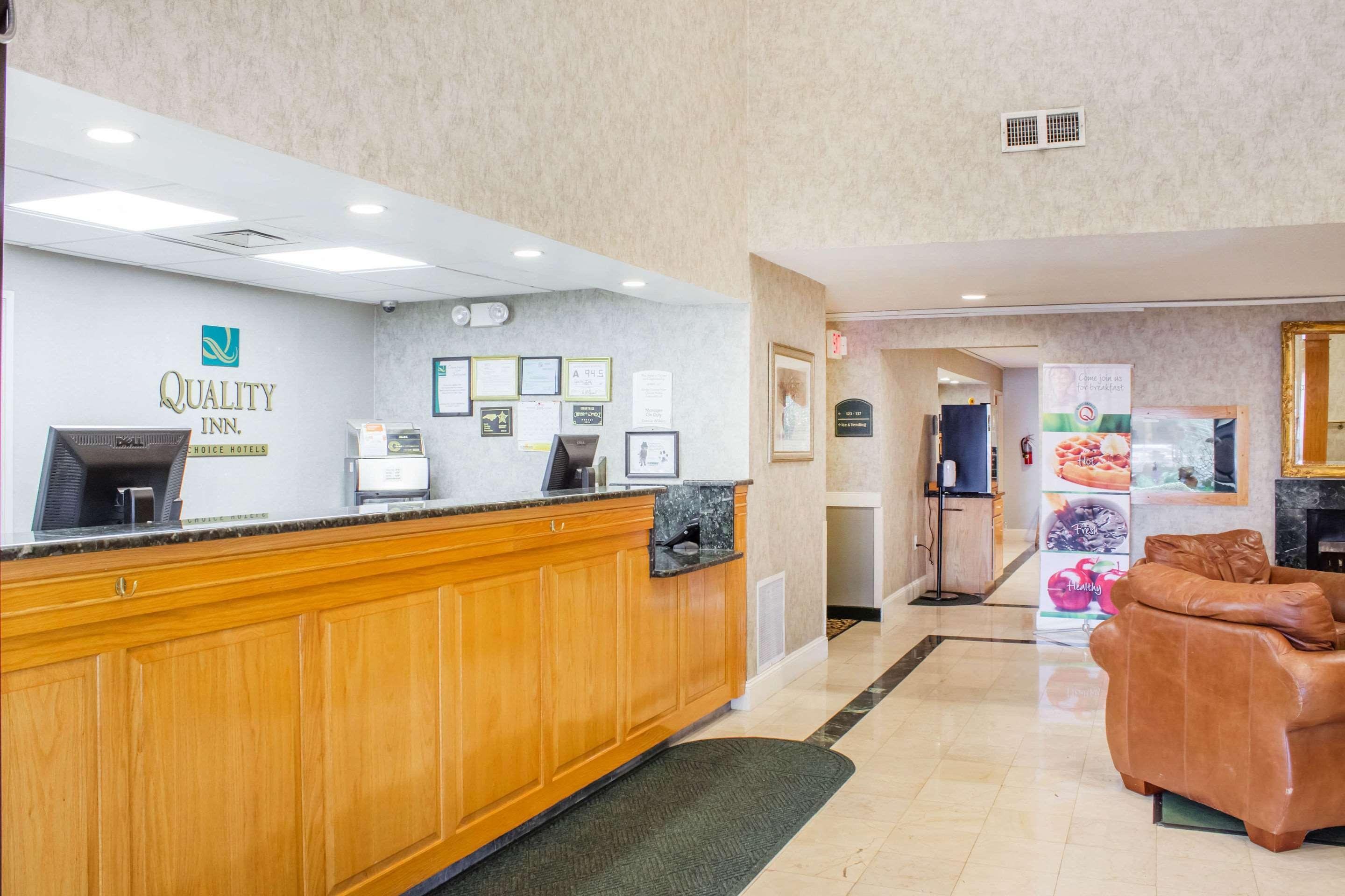 Econo Lodge Raleigh Luaran gambar